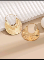 Golden loop earrings - Jay's Pretty Little Things For You